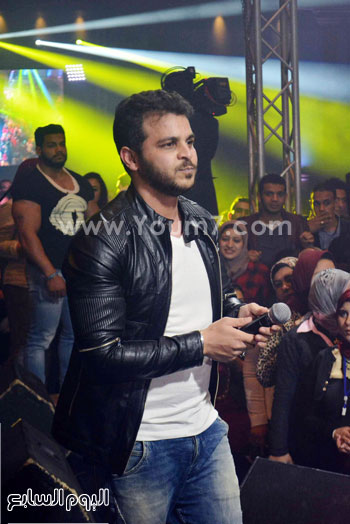 محمد رشاد يشعل حفل تخرج طب الإسكندرية بحضور الآلاف من محبيه (27)