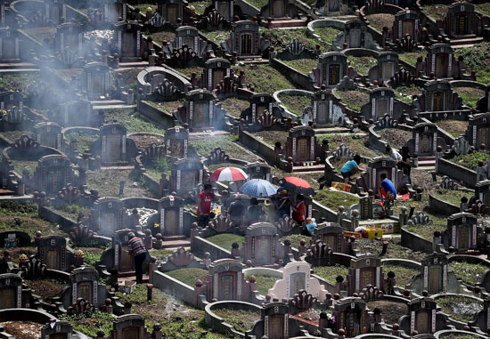 الصين-،-مقابر-،-مهرجان-تشينج-مينج-،-صور-منوعة--(19)
