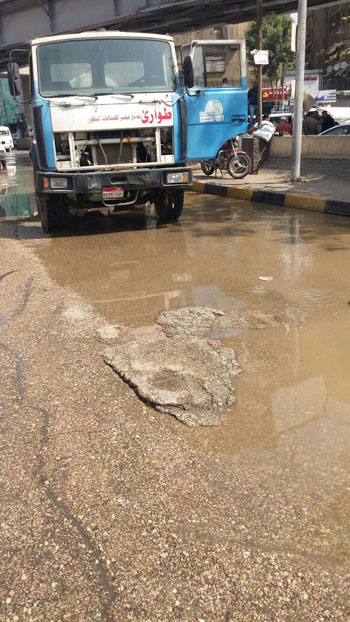 انفجار ماسورة مياه بشارع جامعة الدول العربية (2)