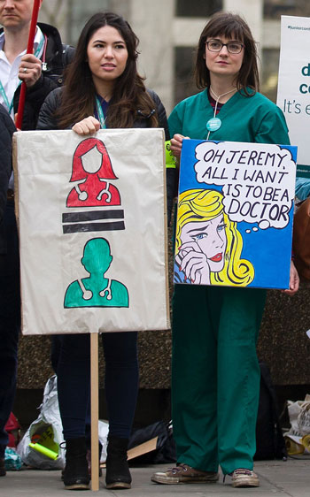 أطباء بريطانيا المبتدئون يبدأون إضرابهم الرابع عن العمل