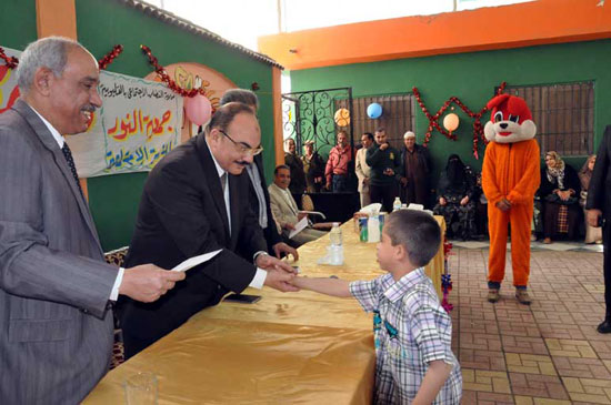 محافظ القليوبية يشهد احتفال مؤسسة البنين بمناسبة عيد اليتيم ببنها (4)