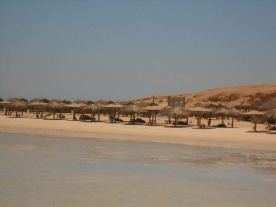 شواطئ البحر الاحمر تستعد لاستقبال المصريين فى أعياد الربيع (1)