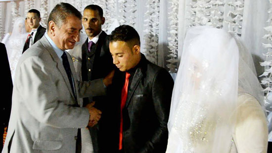محافظ كفر الشيخ يشهد حفل زفاف جماعى للأيتام (3)
