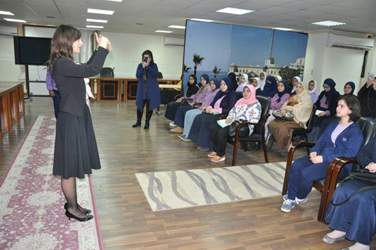 ورشة عمل للتوعية بالعنف ضد المرأة تحت عنوان احمى نفسك فى الإسكندرية   (5)