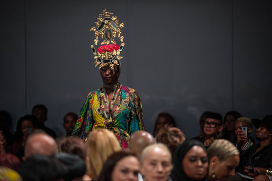 الجمال الأسمر يتصدر منصات أسبوع الموضة الأفريقى 2016 (22)