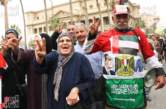 متظاهرو القائد إبراهيم يحتفلون بزيارة خادم الحرمين الشريفين لمصر (4)