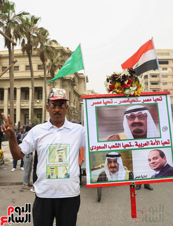 متظاهرو القائد إبراهيم يحتفلون بزيارة خادم الحرمين الشريفين لمصر (7)