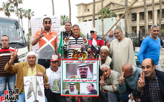 متظاهرو القائد إبراهيم يحتفلون بزيارة خادم الحرمين الشريفين لمصر (9)