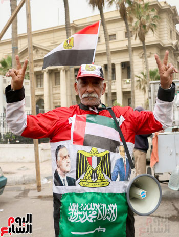 متظاهرو القائد إبراهيم يحتفلون بزيارة خادم الحرمين الشريفين لمصر (13)