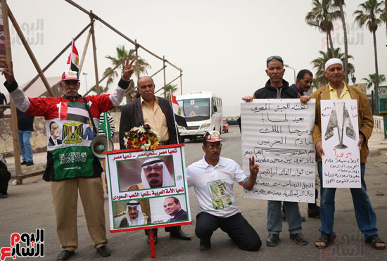 متظاهرو القائد إبراهيم يحتفلون بزيارة خادم الحرمين الشريفين لمصر (16)