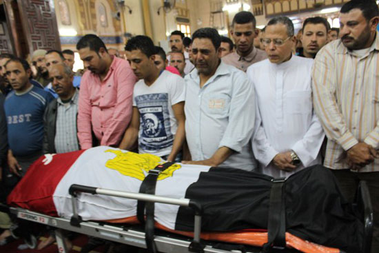 صلاة الجنازة على المجند شهيد الدقهلية فى سيناء (5)