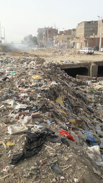 منطقة السماد، اسوان، محافظ اسوان، محافظة اسوان، مصرف السيل، اخبار اسوان، ازمة القمامة (2)