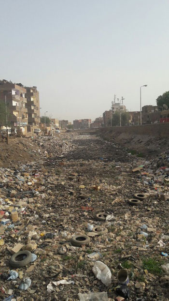 منطقة السماد، اسوان، محافظ اسوان، محافظة اسوان، مصرف السيل، اخبار اسوان، ازمة القمامة (3)