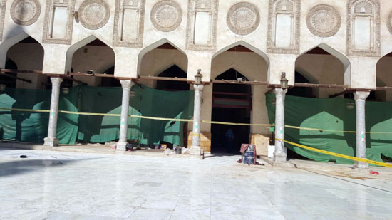 تواصل أعمال ترميم الجامع الأزهر (6)
