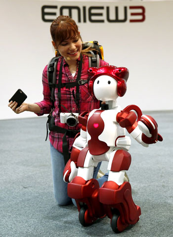 الروبوت اليابانى إيمو