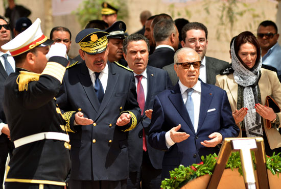 الرئيس التونسى يزور بن قردان بعد شهر على هجمات إرهابية دامية (1)