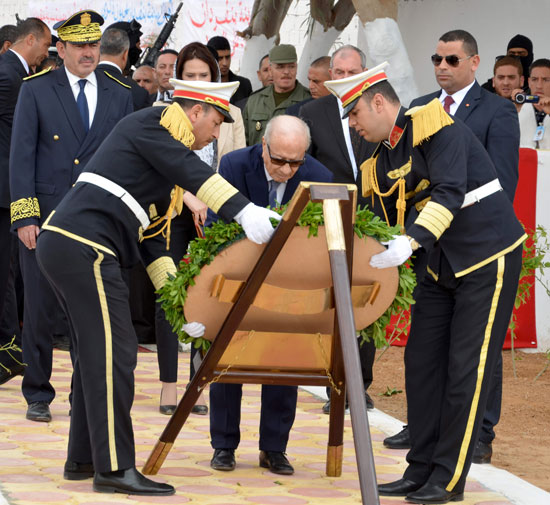 الرئيس التونسى يزور بن قردان بعد شهر على هجمات إرهابية دامية (6)