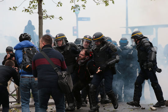 تظاهرات فرنسا  (10)