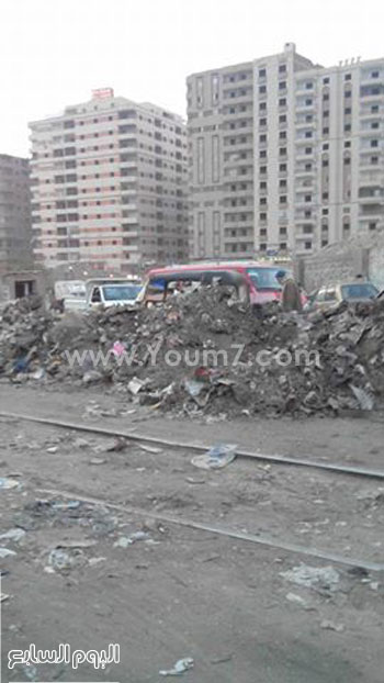 مزلقان السكة الحديد والقمامة تفصل الأبراج السكنية -اليوم السابع -5 -2015