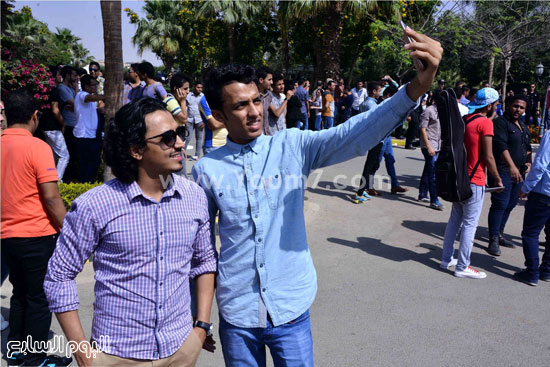 Selfie مع صديقه قبل الاختبار -اليوم السابع -5 -2015