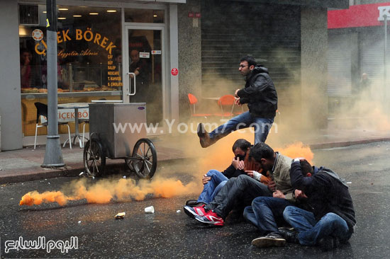 1	الغاز المسيل للدموع فى مظاهرات إسطنبول  -اليوم السابع -5 -2015