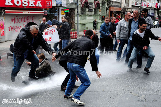 	فرار عدد من المتظاهرين خلال الاحتجاجات -اليوم السابع -5 -2015
