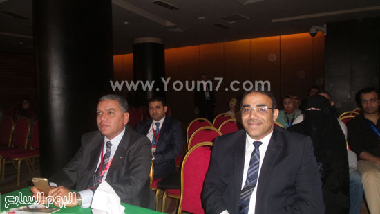  الدكتور هشام الغزالى والدكتور يسرى رستم  أثناء جلسات المؤتمر -اليوم السابع -5 -2015