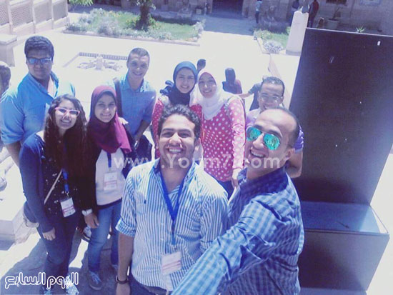 سيلفى لطلاب جامعة القاهرة بمجمع الأديان -اليوم السابع -5 -2015