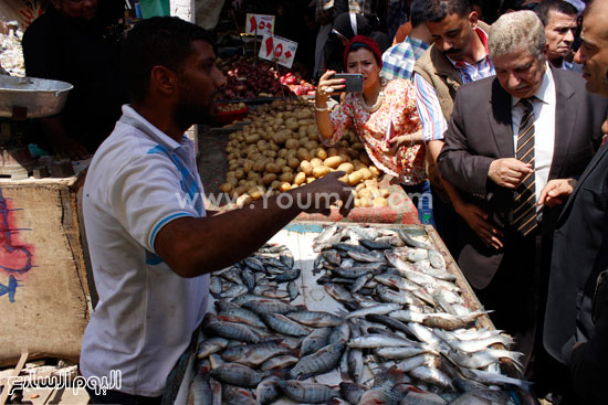 ويتفقد أسعار الأسماك -اليوم السابع -5 -2015
