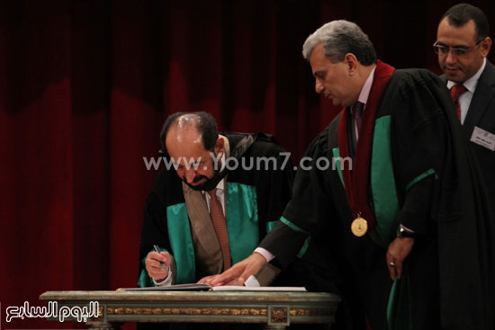  تسليم الدكتوراه الفخرية إلى حاكم الشارقة -اليوم السابع -5 -2015