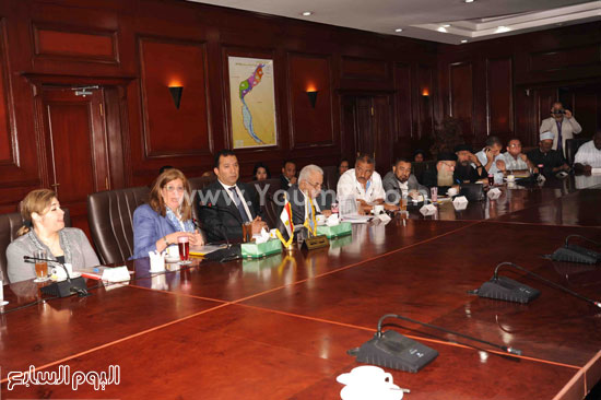 وزيرة السكان تجتمع بالمجلس القومى للسكان بالأقصر -اليوم السابع -5 -2015