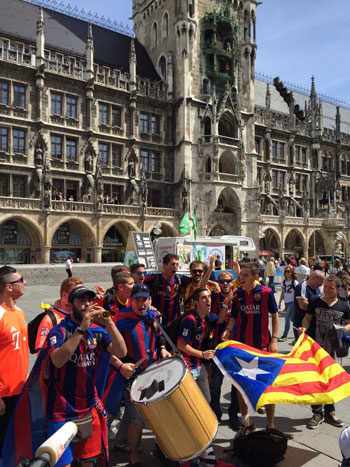 طبول وأعلام كتالونيا مع الجماهير -اليوم السابع -5 -2015