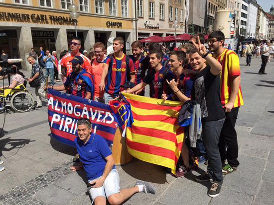 صورة جماعية للجماهير الكتالونية -اليوم السابع -5 -2015