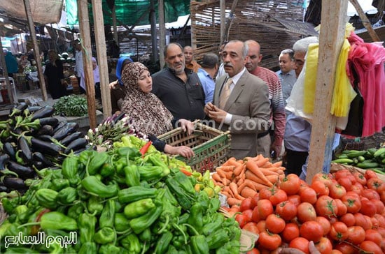 محافظ كفر الشيخ يناقش الباعة فى الأسعار -اليوم السابع -5 -2015