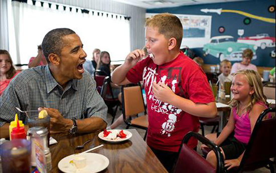  أوباما يجلس مع مجموعة من الأطفال -اليوم السابع -5 -2015