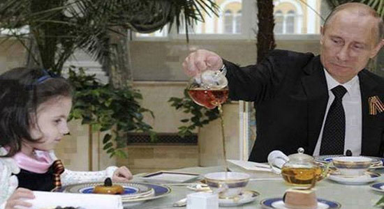  بوتين يقدم الشاى لطفلة مريضة بالسرطان -اليوم السابع -5 -2015