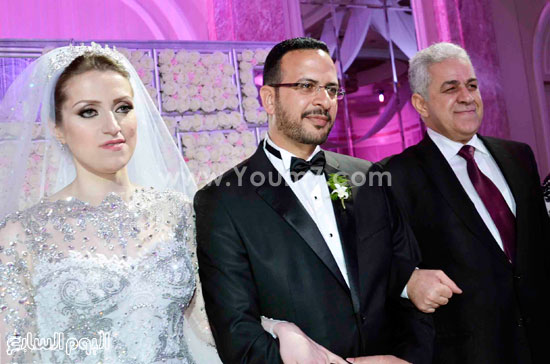 العروسان وحمدين صباحى ووالدة العروس -اليوم السابع -5 -2015