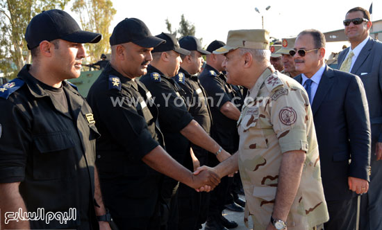  وزير الدفاع يكرم رجال الشرطة المدنية  -اليوم السابع -5 -2015