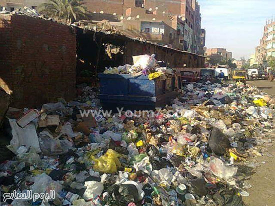 احتلال القمامة للأرصفة وللطرقات بحى شرق -اليوم السابع -5 -2015