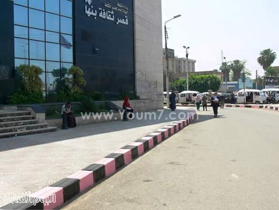جانب من تجديد ودهانات الأرصفة ببنها مدخل المحافظة -اليوم السابع -5 -2015