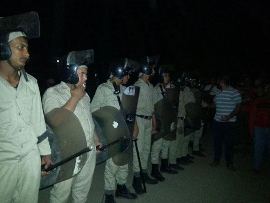 قوات الأمن لحظة وصول القرية لفض الاشتباكات -اليوم السابع -5 -2015