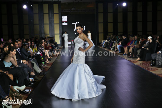  فستان زفاف من مجموعة 2015 بكتف واحد وذيل طويل -اليوم السابع -5 -2015