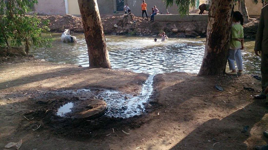 غزارة مياه الصرف الطافحة تؤثر على مياه بحر بيلا -اليوم السابع -5 -2015