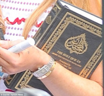 	كتاب القرآن بيد ليندسى -اليوم السابع -5 -2015