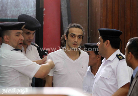 أحد المتهمين أثناء نظر تجديد حبسه فى فض اعتصام رابعة -اليوم السابع -5 -2015