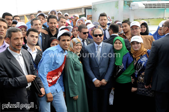   صور تذكارية للرئيس مع شباب الجامعات المصرية  -اليوم السابع -5 -2015