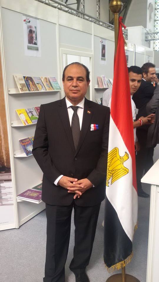 الدكتور أحمد مجاهد  داخل الجناح المصرى -اليوم السابع -5 -2015