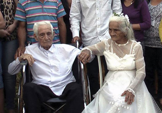 تزوج هذين الشخصين بعد أن تعارفا بعد 80 عاما  -اليوم السابع -5 -2015