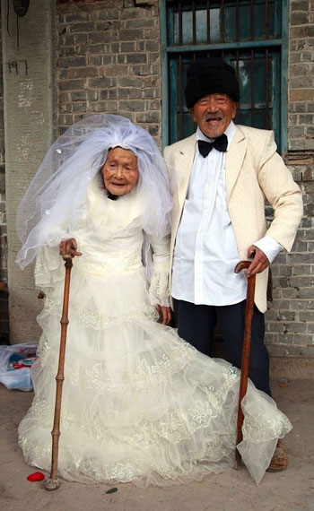 أول زواج لرجل وامرأة فوق ال103 عاما  -اليوم السابع -5 -2015