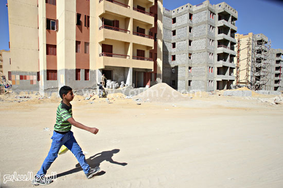 جانب من مشاركة الاطفال فى أعمال البناء -اليوم السابع -5 -2015